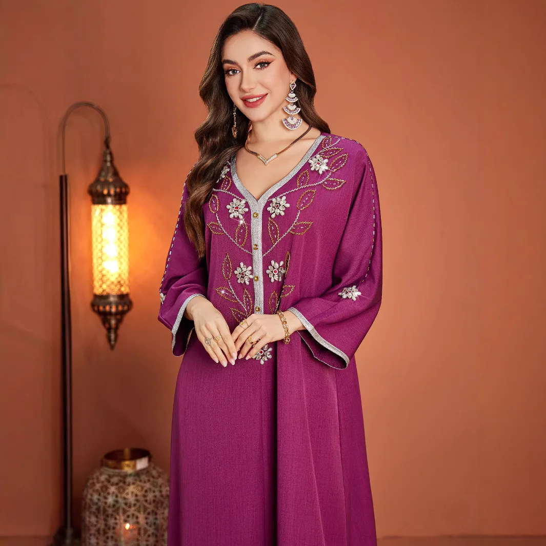 جلابية فوشيا بتطريز فضي أنيق