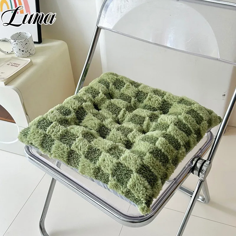 

Winter Plush Plaid Office Chair Cushion Thick Soft Patchwork Floor Cushions PP Cotton Filled Anti Slip Car Seat Mat Home Decor