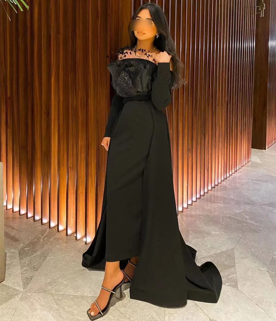 

Black Saudi Arabic Long Sleeves Prom Dresses with Overskirt Sweep Train Vestidos De Fiesta Bateau Neck Evening Dress