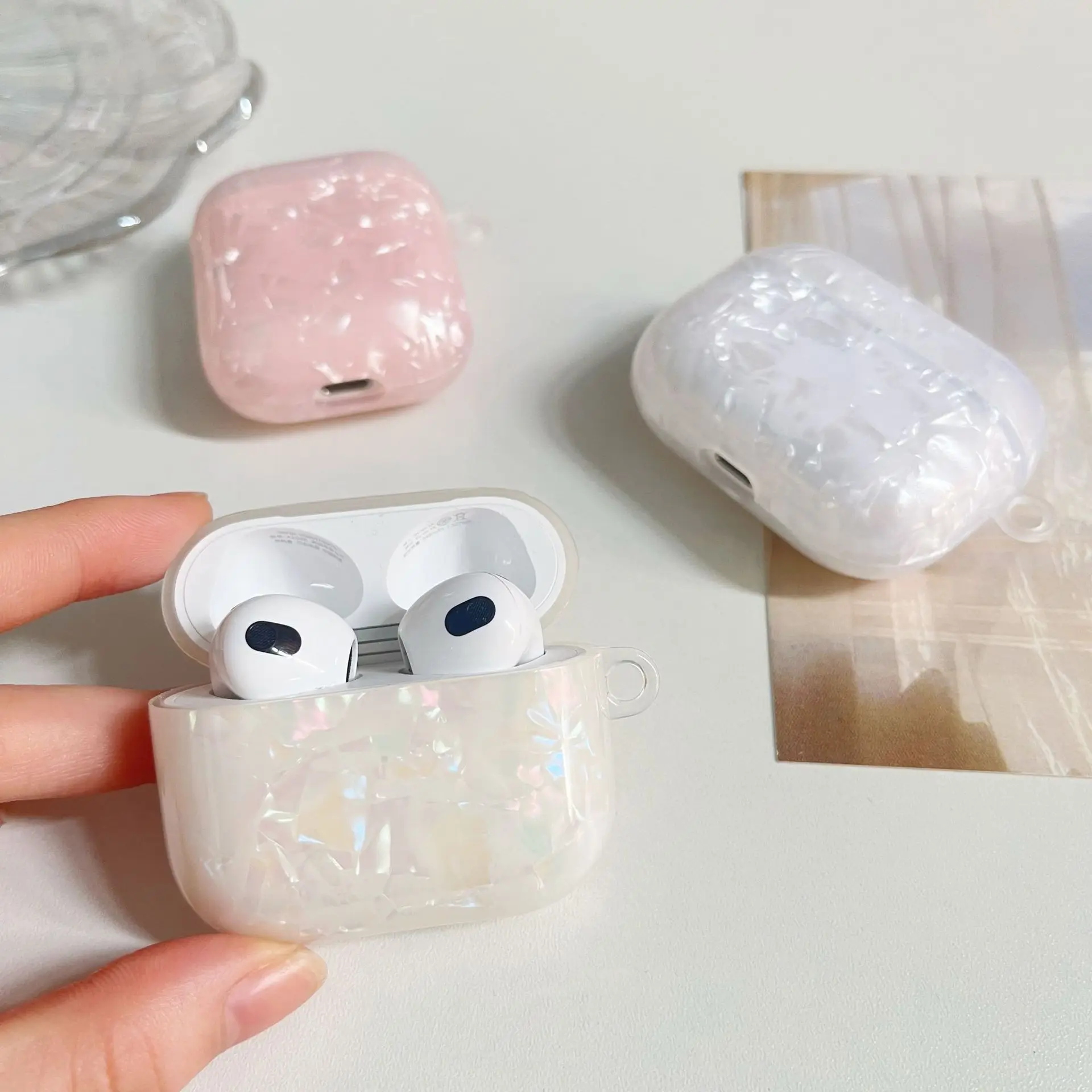 Estuche metálico Incase para AirPods Pro