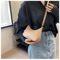 Sac à main de couleur unie à la mode et tendance, petit sac carré simple et nouveau, sac à aisselles à une épaule élégant et de haute qualité 6