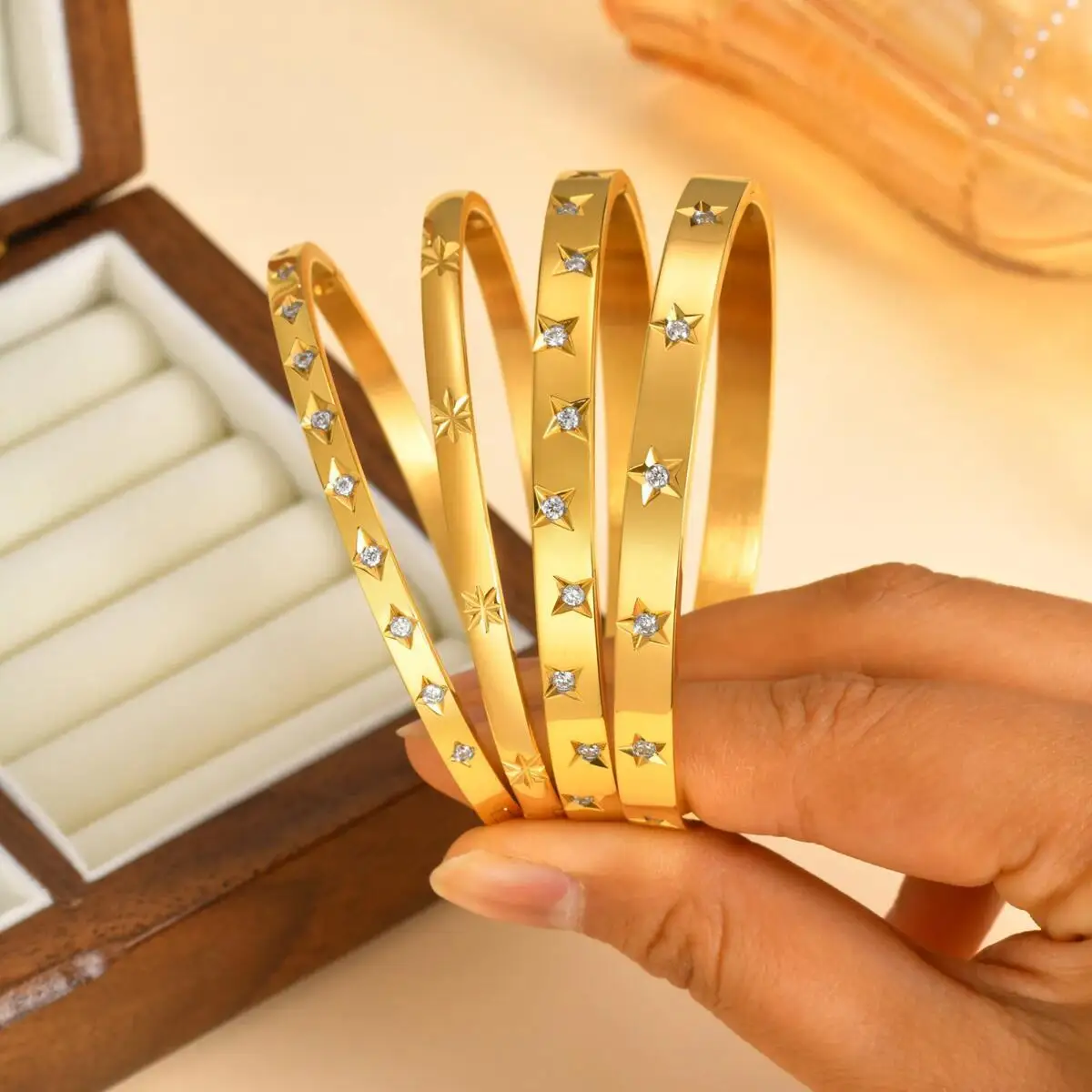 Vnox Stainless Steel Women Bangle Bracelet Luxury Solid Gold Plated Love Cuff Bracelets US Europ Fashion Daily Ins Jewelry