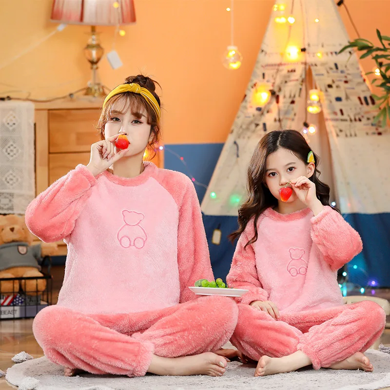 thumbnail image 1 of Conjunto de pijamas familiares de Navidad 2022 para adultos y niños, conjuntos familiares a juego, top y pantalones, 2 piezas, pijamas navideños, mono para bebé, 1 of 5