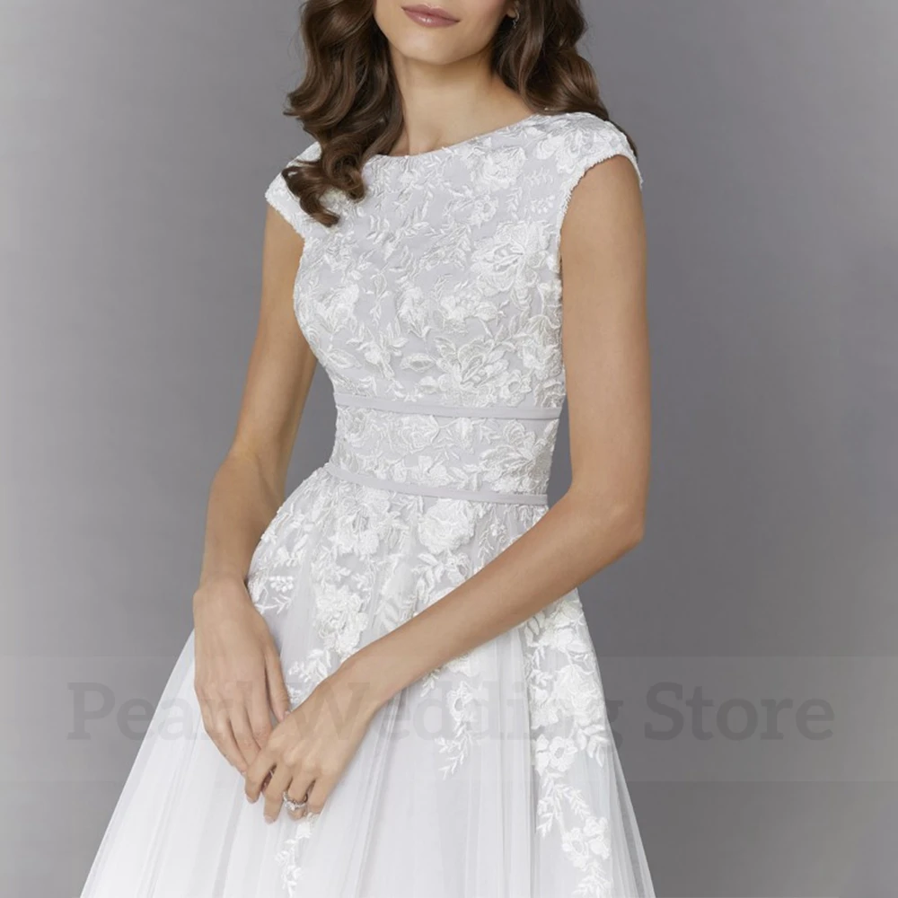 Vintage Scoop Neck Cap Sleeves Wedding Dress Classic Applique A-Line Tulle Bridal Floor Length with Sweep Train Marriage Gowns