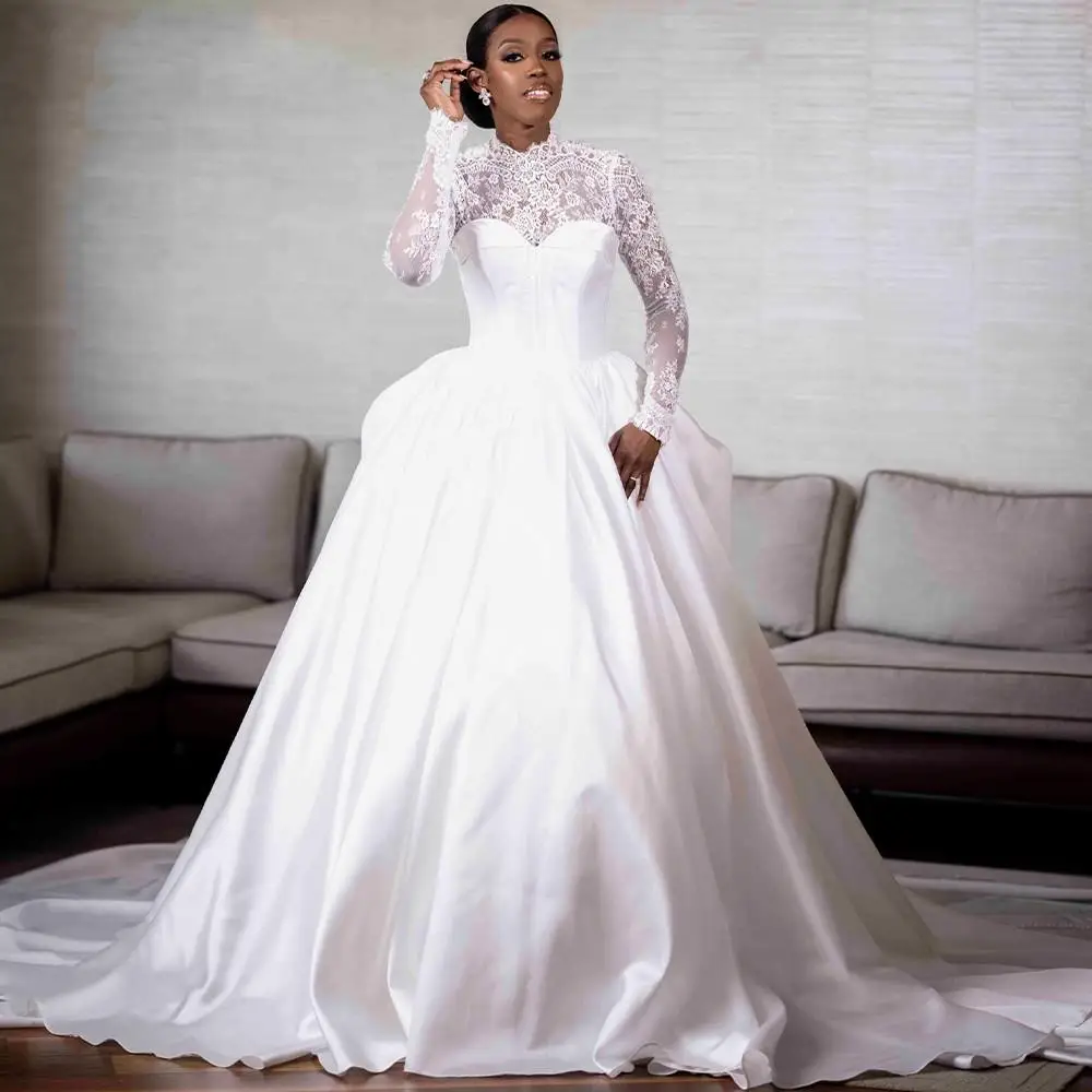 

Кружевное свадебное платье со шлейфом, с длинным рукавом