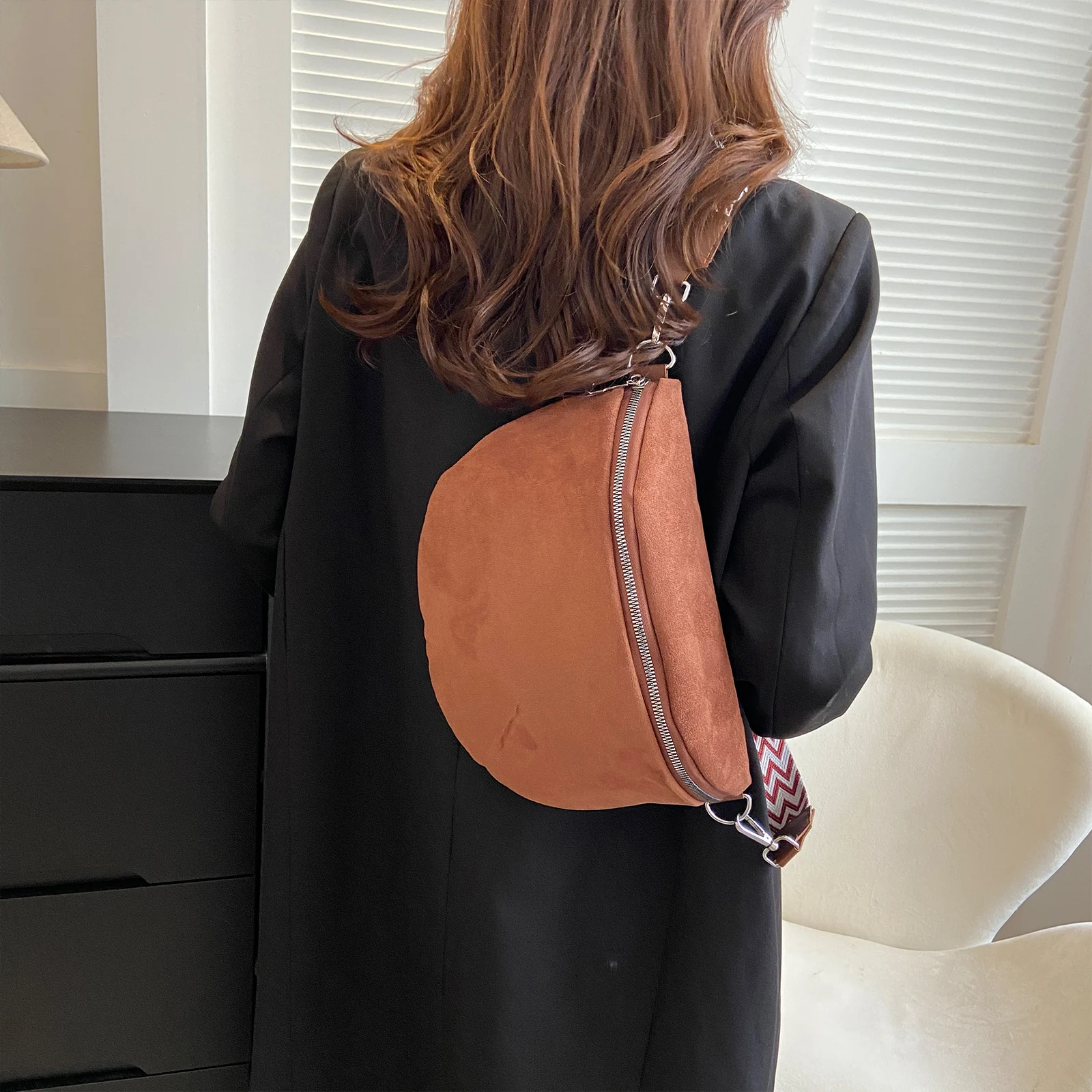 Women Casual Sling Bag Solid Color Chest Bag Half Moon Crossbody Bag Adjustable Wide Strap Fashion Waist Bag for Travel Shopping