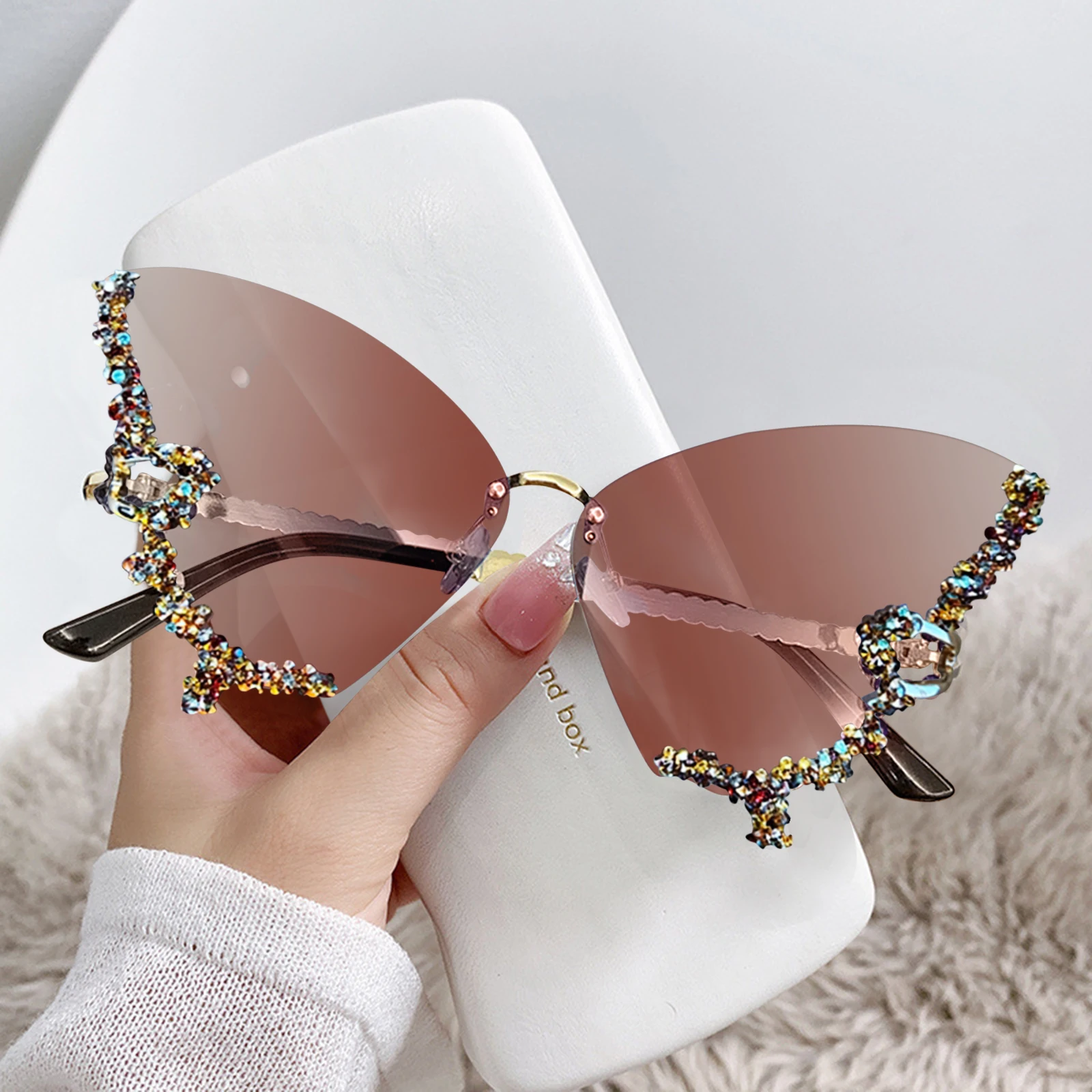 Vrouwelijke strass vlinderzonnebril voor dames UV-bescherming Vintage feeststijl metalen randloze zonnebrillen_voghion.com