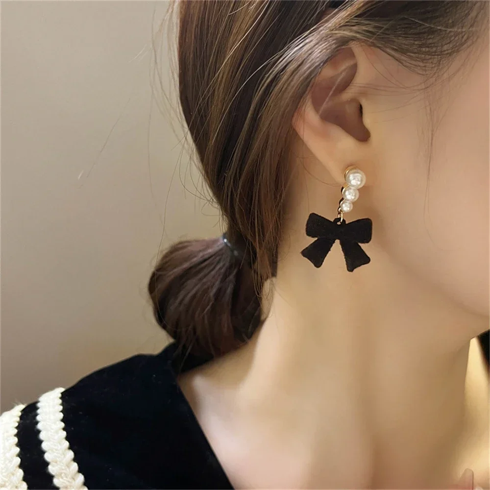 Sweet Bowknots Imitation Pearl Flocked Earrings for Women Girls Elegant Red Black Ear Accessories Fashion Jewelry Exquisite Gift