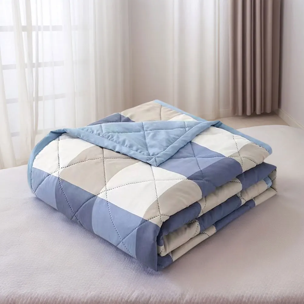 Quilted Spring Summer Quilt Soft Lightweight Duvet Summer Blanket Queen King Bed Breathable Blankets Comfortable Washable Quilts