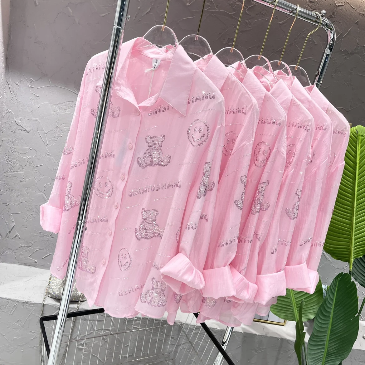 

Letter Bear Hot Drilling Thin Sun Protection Shirt Women's Loose Casual See-through Pink Blouses Top 2023 Summer New Fashion