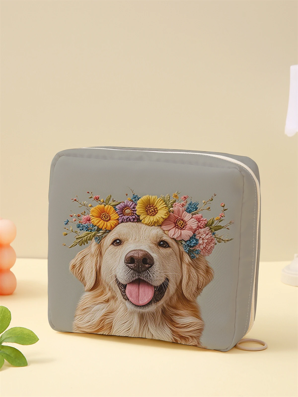 Golden printed sanitary napkin storage bag, women's lightweight tissue bag, sanitary tissue bag