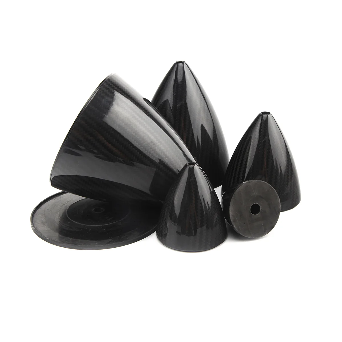 Détail des pneus RC haute performance, gomme souple et sculptures profondes pour adhérence maximale, set de 4 diamètres 45-152mm.