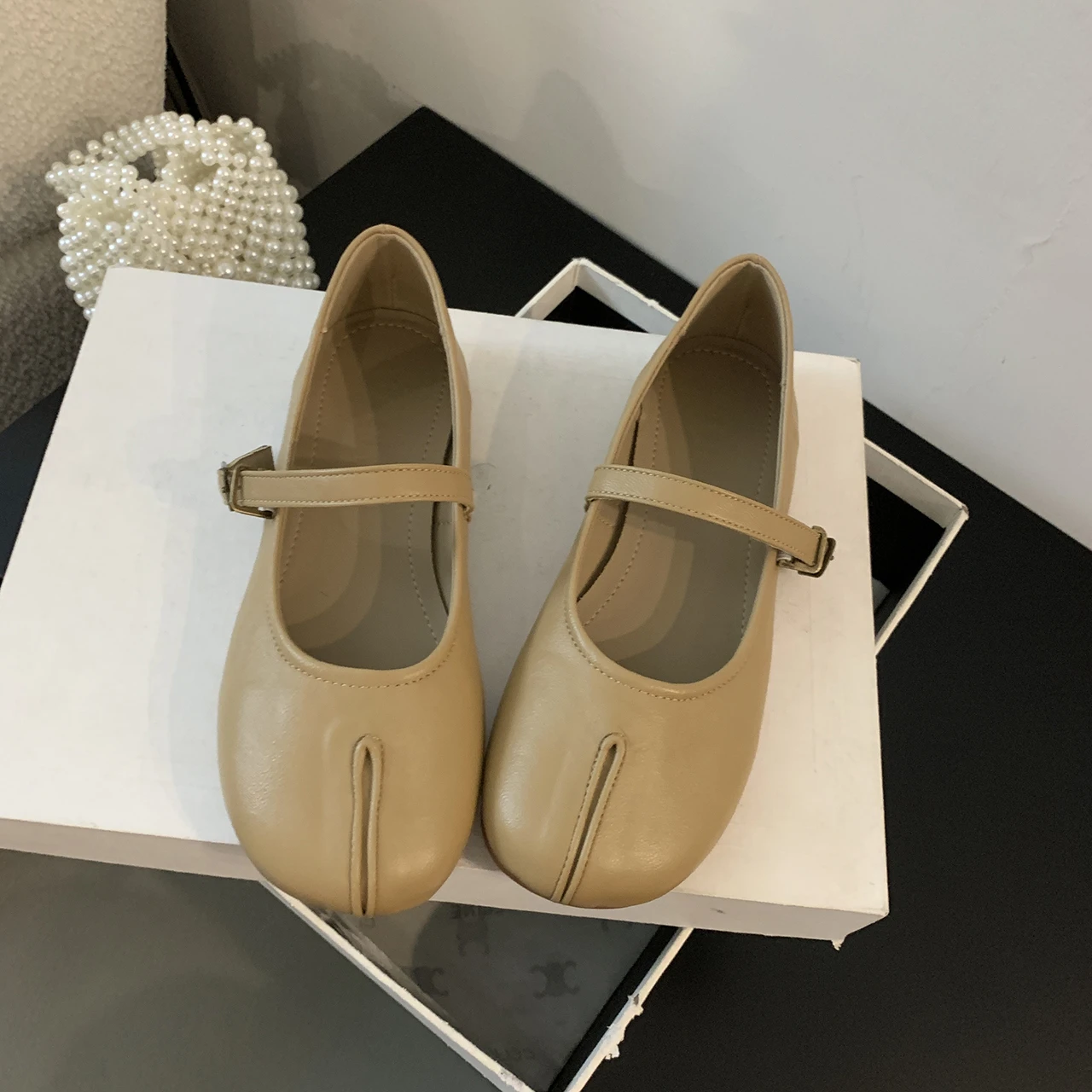 Novelty Split Toe Flat Shoes Woman Quality Leather Mary Janes Japanese Style Trotters Flats Ankle Bele Tabi Ninja Loafers Women 3