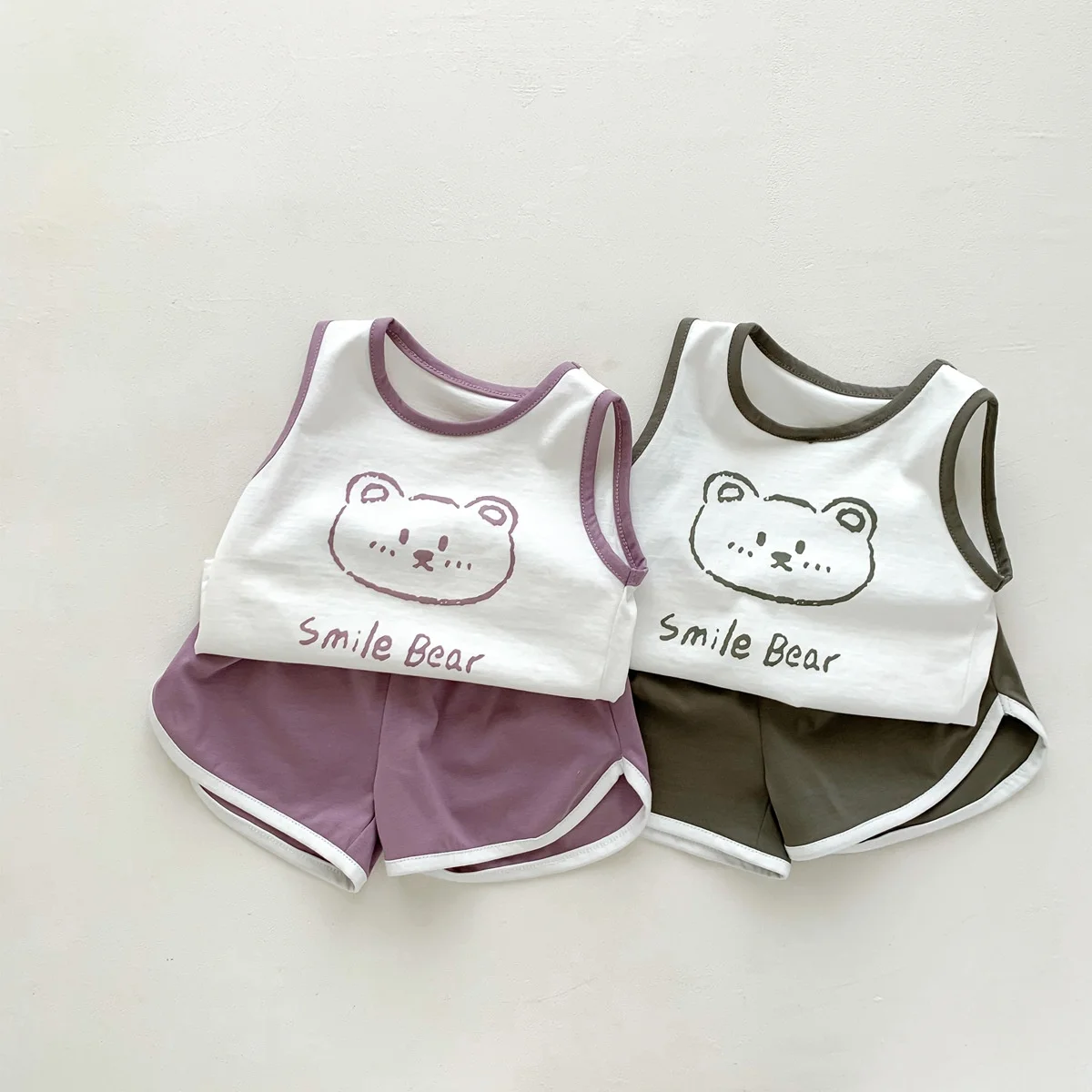 2023 한국 스타일의  여름 의류 곰 조끼 정장 남성과 여성  민소매 편안한 코튼 나들이 투피스 세트