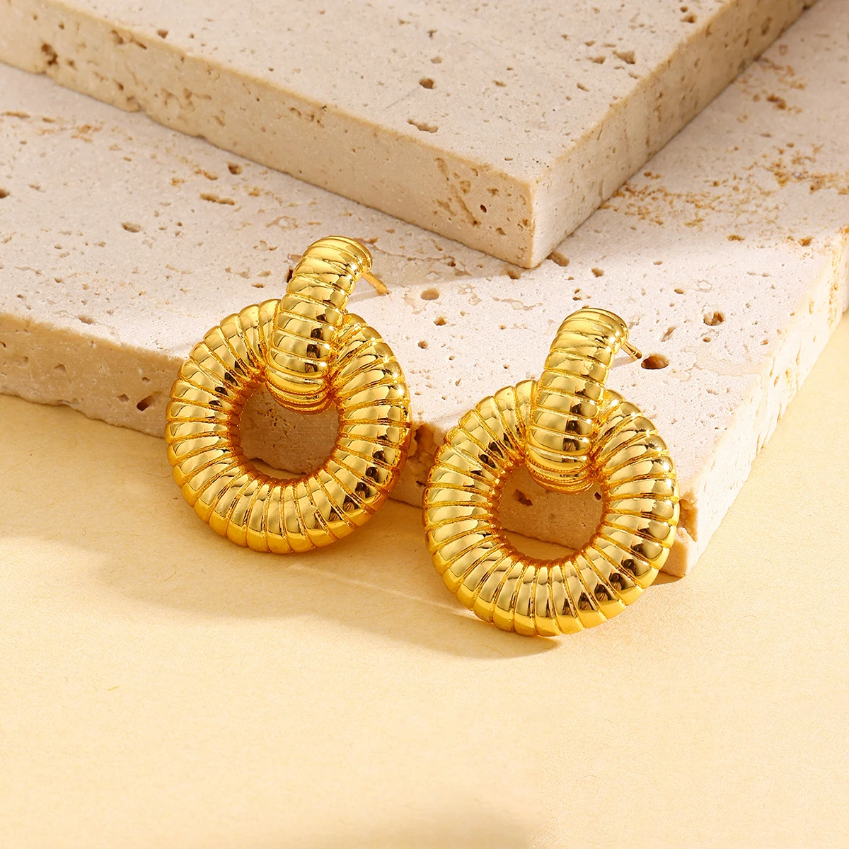Boucles D'oreilles Fantaisie Femme Tendance - Fermoir Clous En Acier Inoxydable - Neuf Avec étiquettes - Bijou Fashion Et Léger