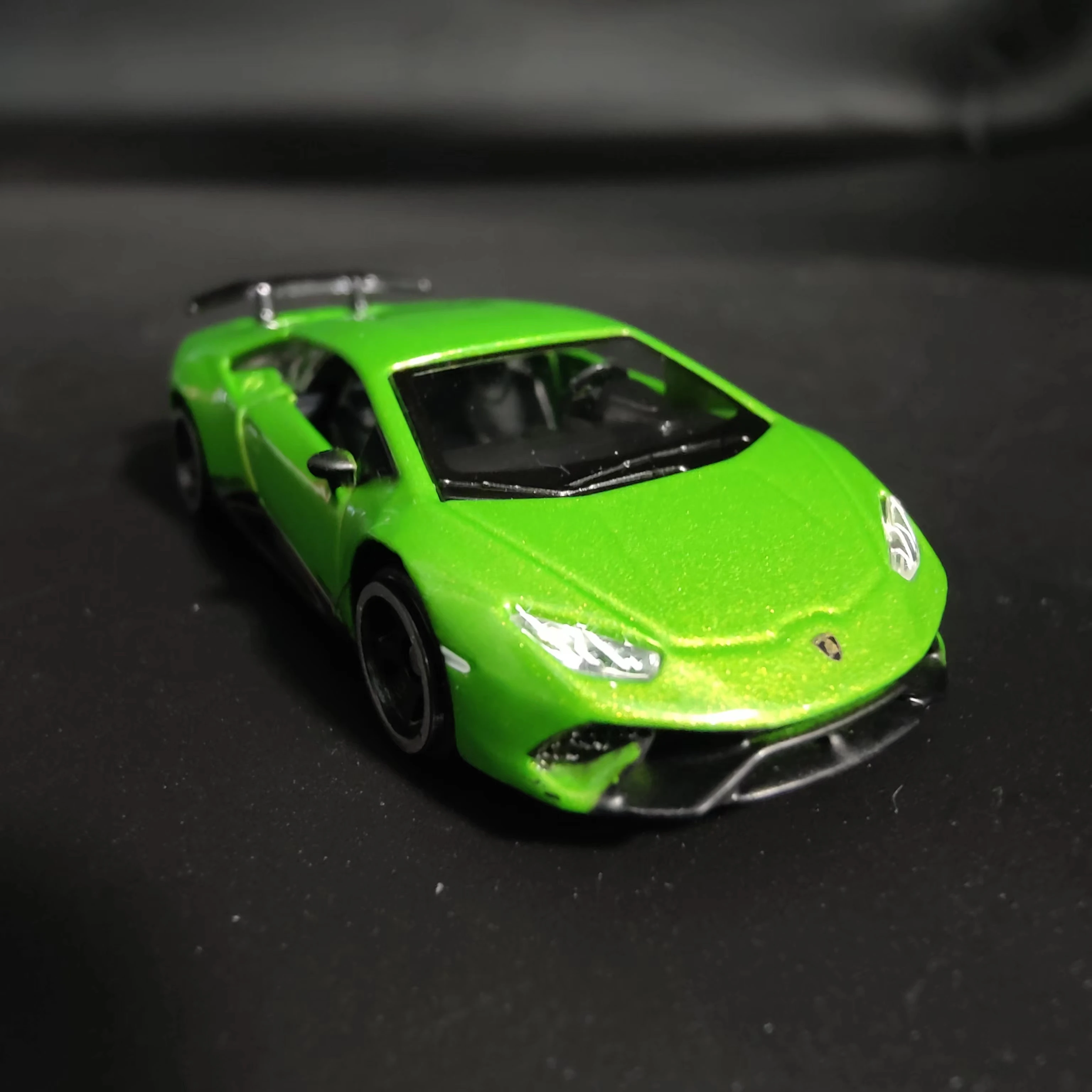 

Bburago 1:64 Lamborghini Huracan Performante Replica Diecast Model Car– Perfect Addition to Scale Car Miniature Collection Toy