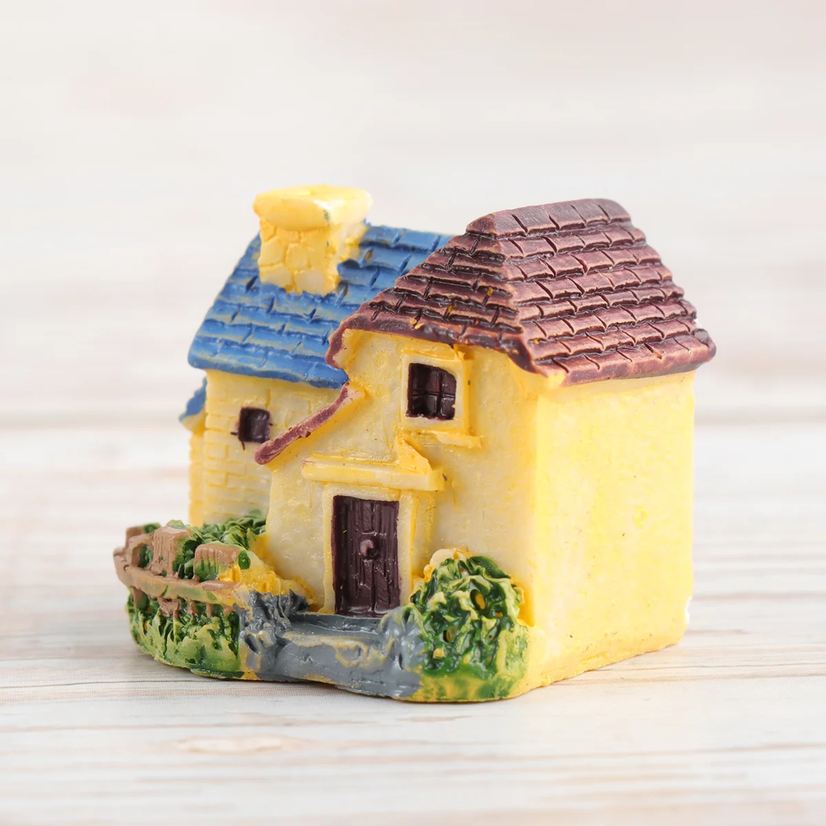 

4pcs Miniature Resin House, Garden Ornament Figurines, Villa Craft Decor Resin DIY Landscape Bonsai Craft for Patio Lawn