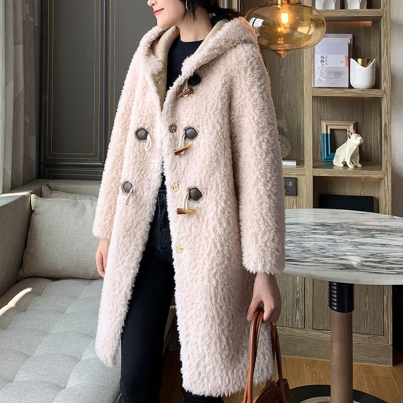 Рисунок 5 - Женское пальто из искусственного меха