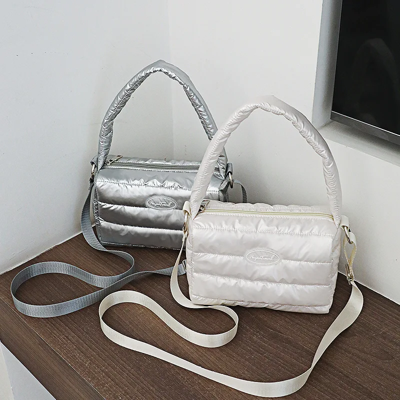 

New fashionable shoulder bag for women, versatile large-capacity crossbody bag for girls, high-end niche space cotton bag