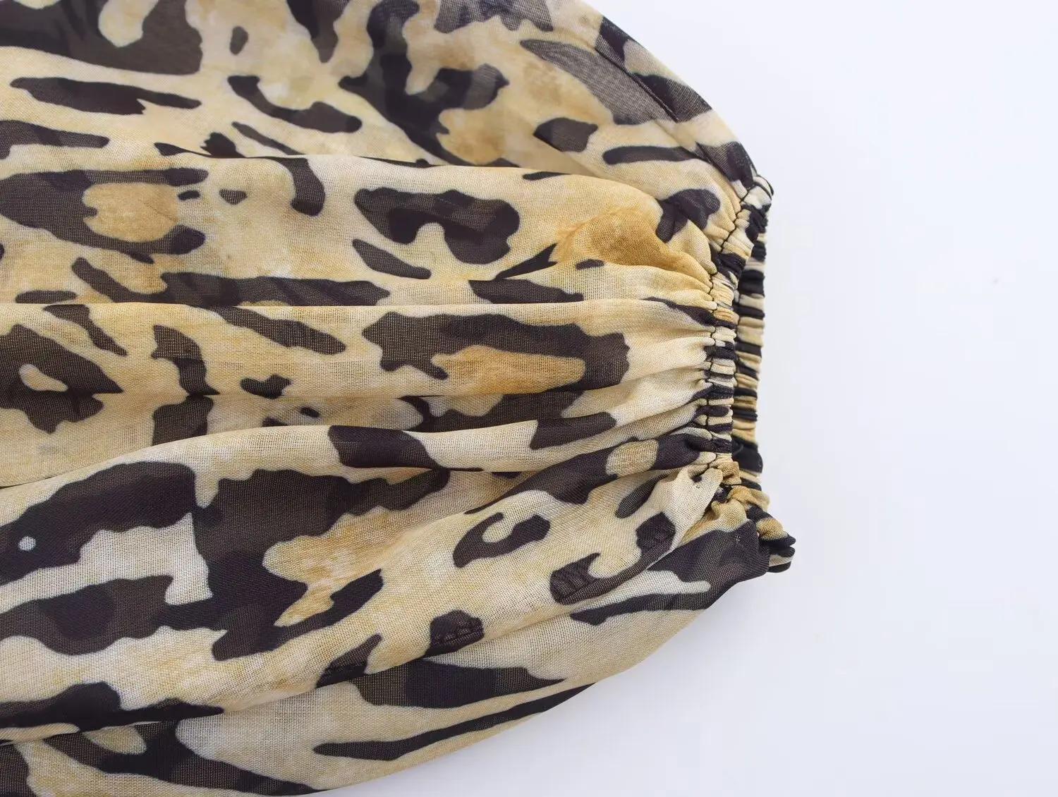 Women Blouse Spring And Autumn New Fashion With Leopard Printed Fabric Asymmetrical Top Retro V-Neck Women'S Long Sleeved Blouse