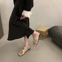 Femmes été pantoufles dames sandales métal décor string tongs chaussures à talons bas femme en plein air rétro marron sandales femme 4