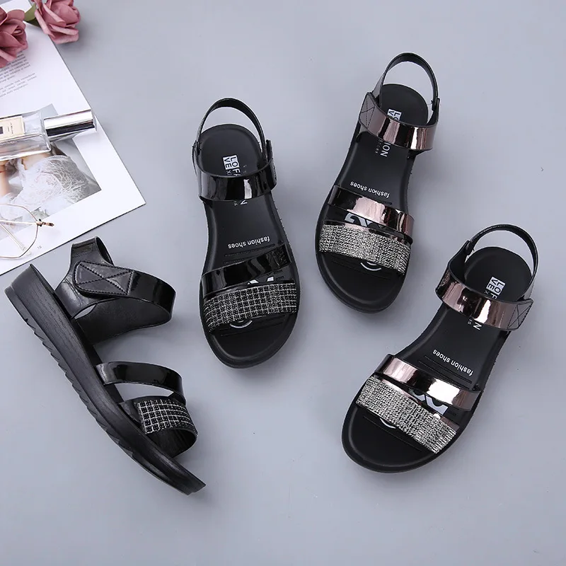 Summer New Mother Shoes Flat Sandals Women Aged Leather Bottom Fashion Rhinestones Sandals Comfortable Old Shoes Rome Sandals