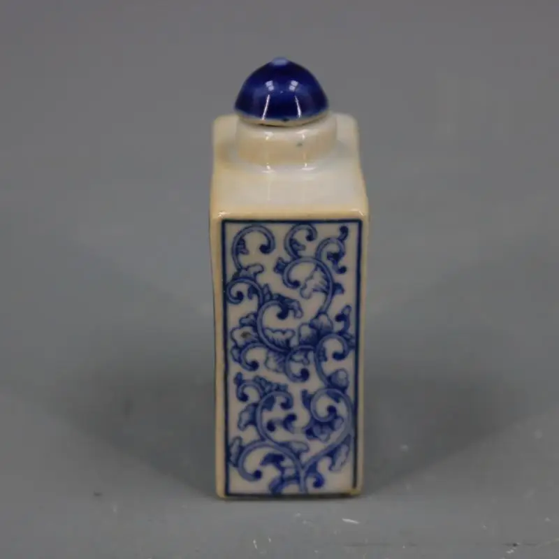 Antique porcelain blue and white antique pattern snuff bottle 3