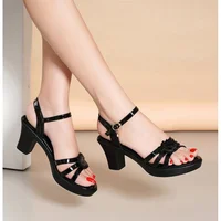 Sandales à plateforme à talons hauts pour femmes, nouvelle collection été 2026, bout carré, talons épais, élégantes et confortables pour le travail et le quotidien. 1