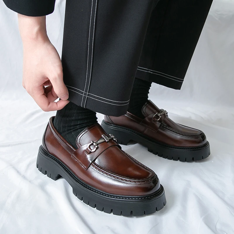 أحذية رجالية جديدة كاجوال بدون رباط ذات نعل سميك لزيادة الطول، أحذية جلدية أنيقة للأعمال، أحذية رسمية للرجال للارتداء الخارجي