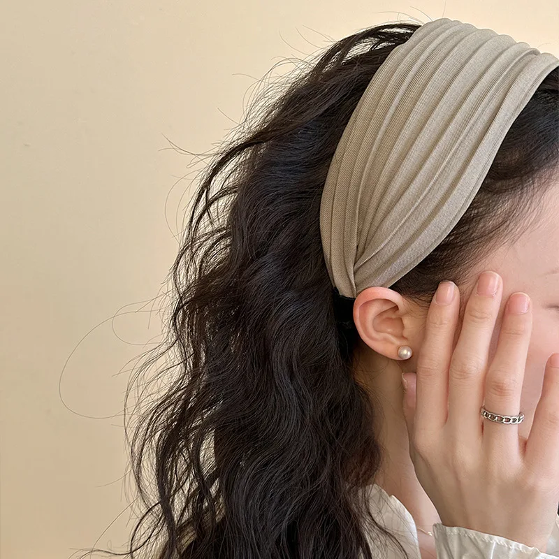 Bandeau vintage pour femme, à calotte haute, en tissu, idéal pour un style décontracté.