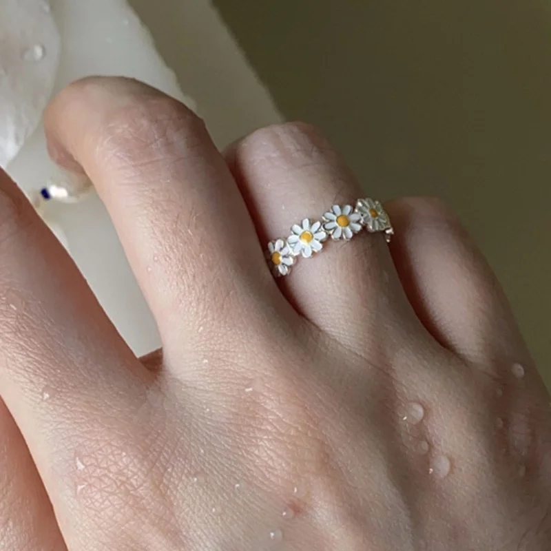 Silver Color White Epoxy Daisy Flower Ring for Women Cute Sweet Adjustable Rings Fashion Party Jewelry GirlFreind Gifts