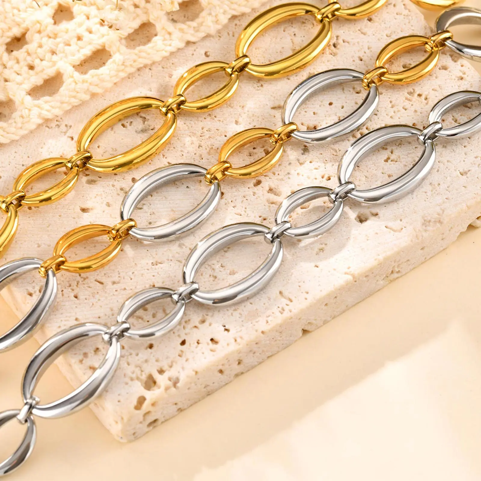 Wasserdichtes ovales Kettenarmband aus Edelstahl für Damen, vergoldetes, klobiges Gliederarmband, hochwertiger Schmuck – Detail 6