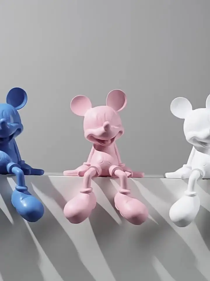 キャットウーマン胸像（磁器）ミッキーマウス置物（木製） キャットウーマン胸像（磁器）ミッキーマウス置物（木製）