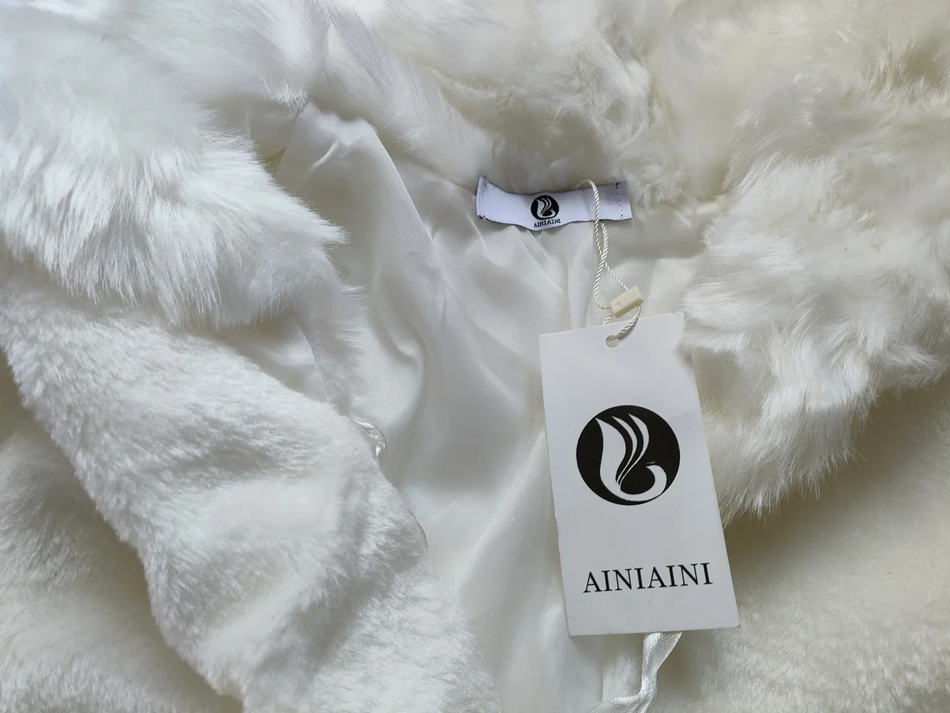 Faux Fur Bridal Wedding Wraps White Red Winter Wedding Coats Jackets Bolero For Evening Dress Warm Bridal Shawl Cape AINIAINI