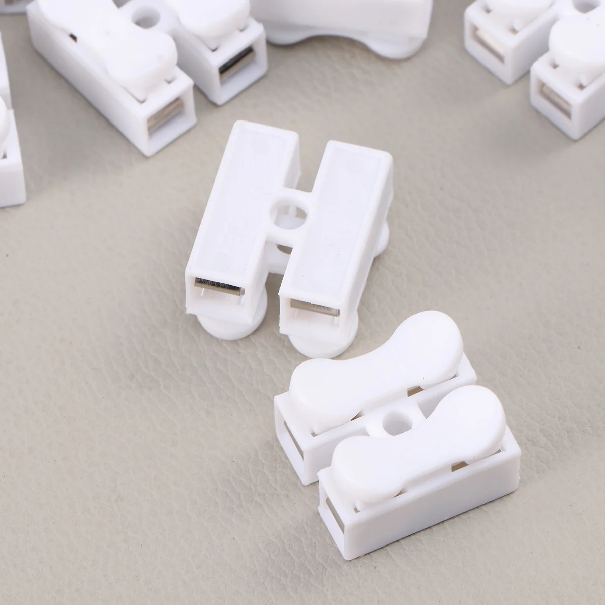 

50PCS/Set Wire Lamp Push-type Terminal Block Connector Two-position Quick Spring Butt Jointer(White)