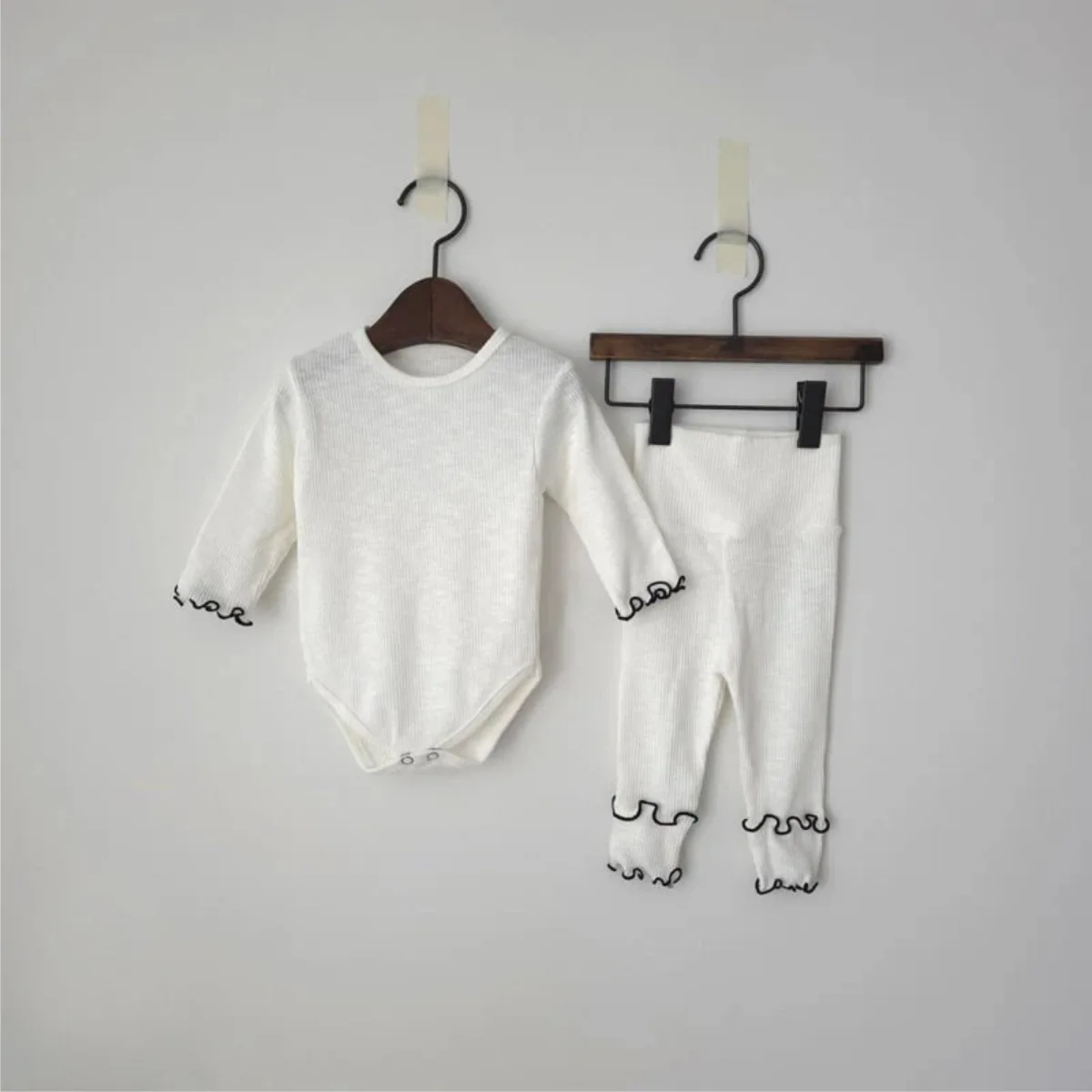 2026 봄 신상  긴팔 면 홈웨어 세트  여아 단색 셔츠 + 레깅스 + 모자 3종 세트 복