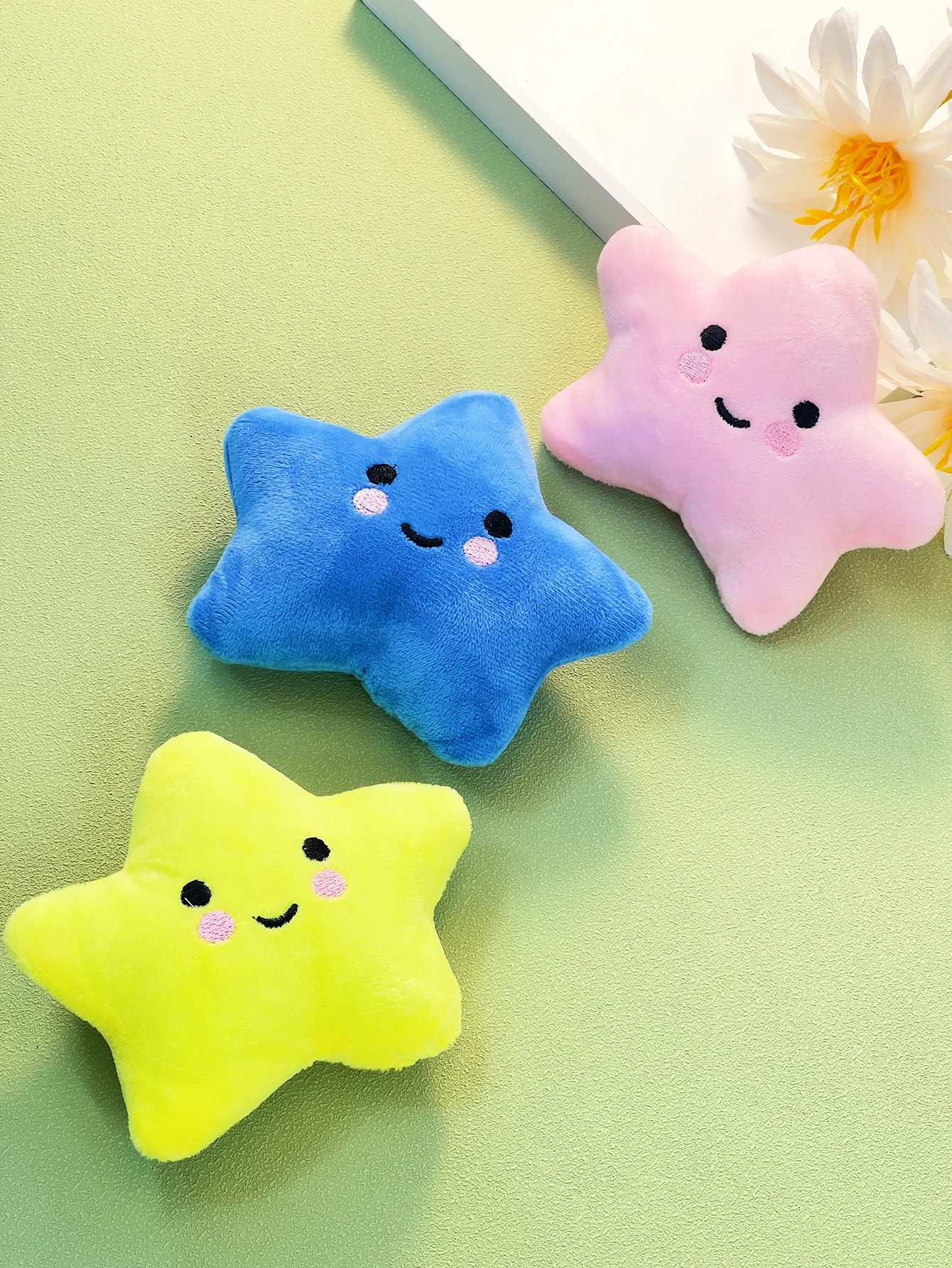 1 plush star pet toy dog vocalization play toy Cute cartoon pet star toy 2