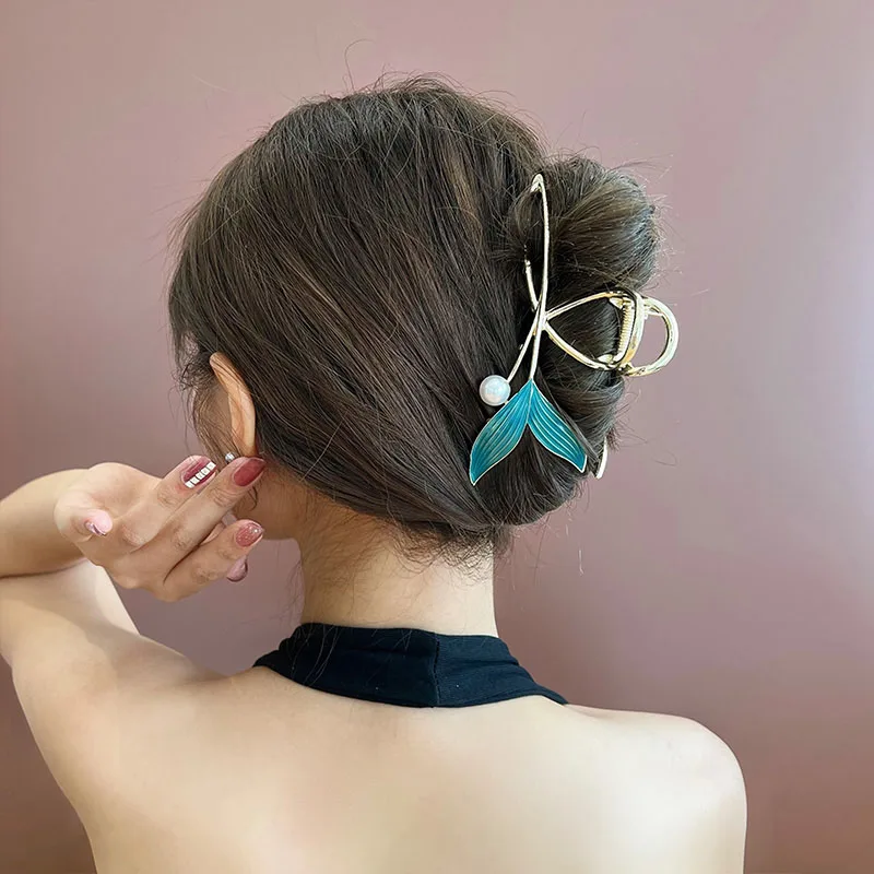 

New simple Fish Tail Shape Hair Claw Elegant Hollow Ponytail Clip Geometric Vintage Pearl shark clip WOMAN HAIR CLIP ACCESSORI