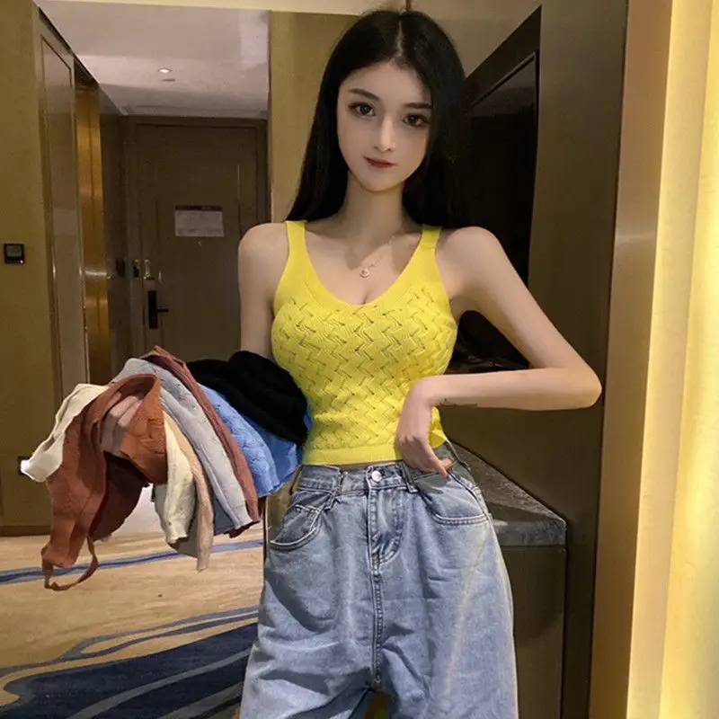 

In the summer of 2022, the Korean version of the short vest knitted bottoming suspender is sexy vest camiole Tanks