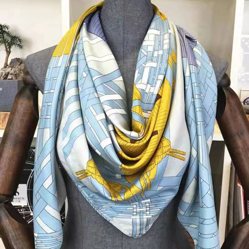 Рисунок 2 - Женский шарф с принтом