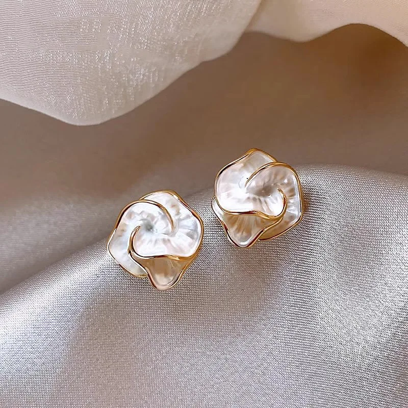 Elegant Cute Shell Pearl Stud Earrings For Women Girls 2022 Korean Trendy Irregular Earrings Heart Earrings