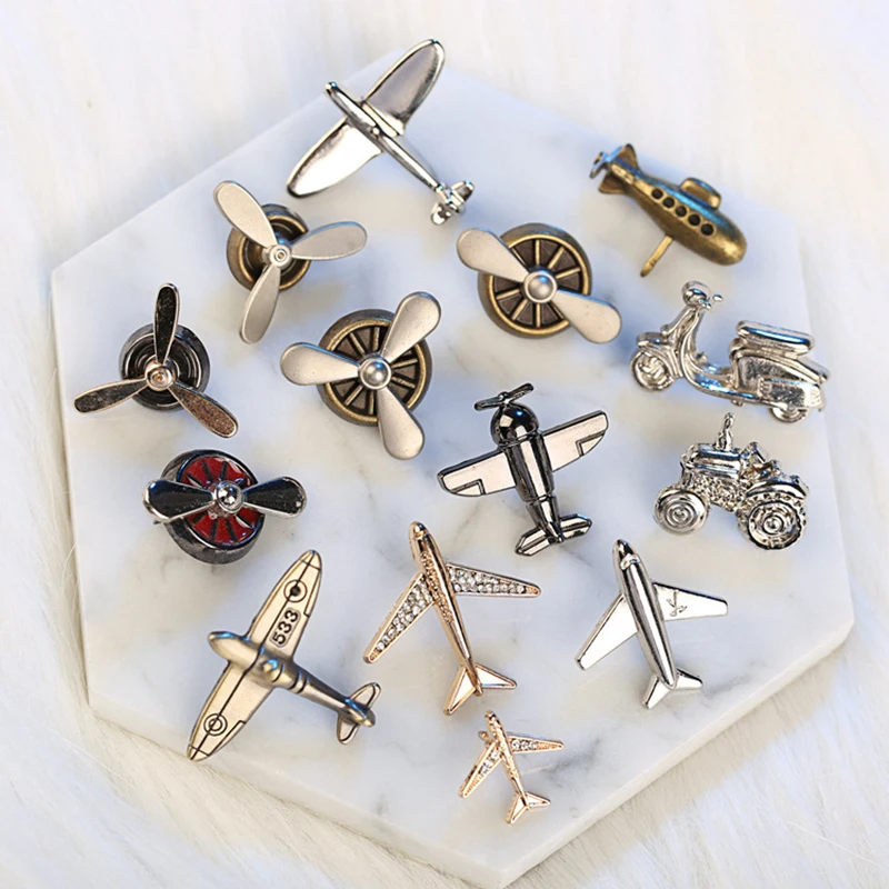 

1Pcs Retro Metal Aeroplane Brooches Exquisite Men Rhinestone Enamel Pins Ladies Sweater Badge Clothing Accessories Jewelry 2023