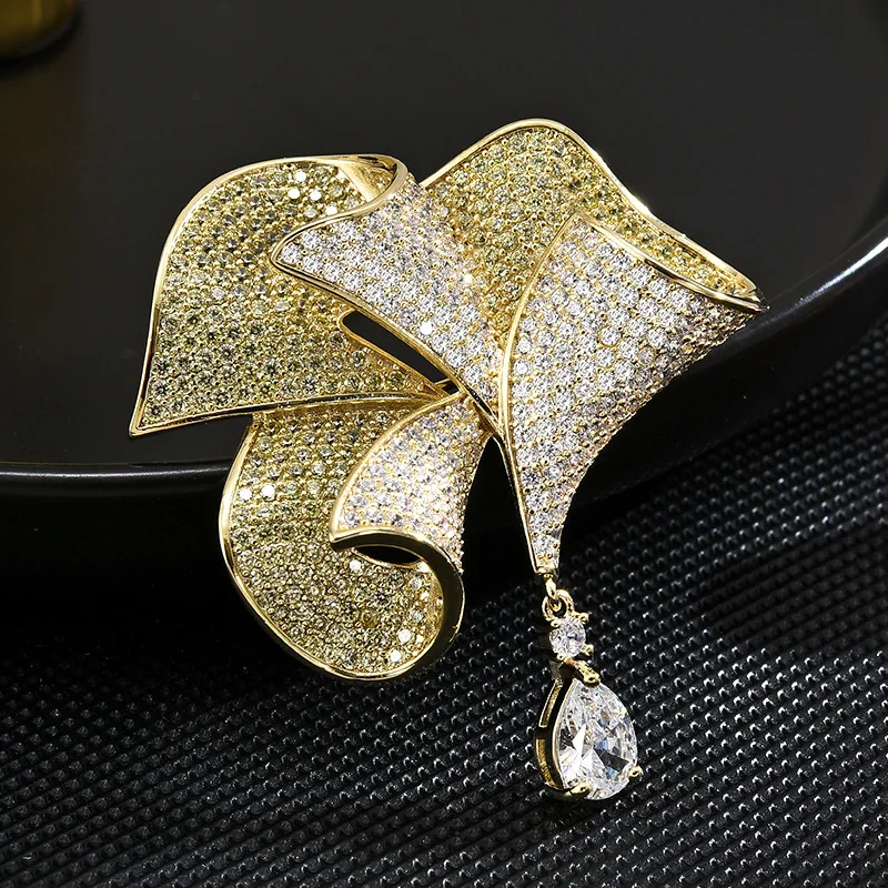 

Heavy Industry, High-end Feeling Love Flower Brooch Women's Light Luxury Niche Design Sense New Corsage Suit Pin Holiday Gift