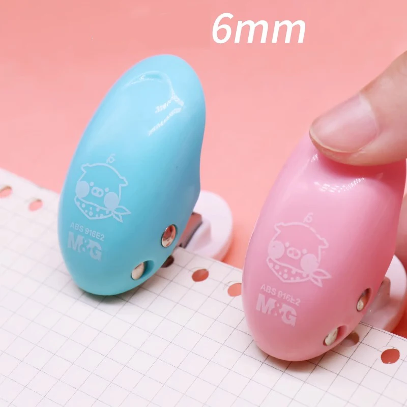 M&G Single Hole Punch Cute pig pattern, round hole diameter 6 mm, punches 8-10 pages, suitable for office and school binding sup