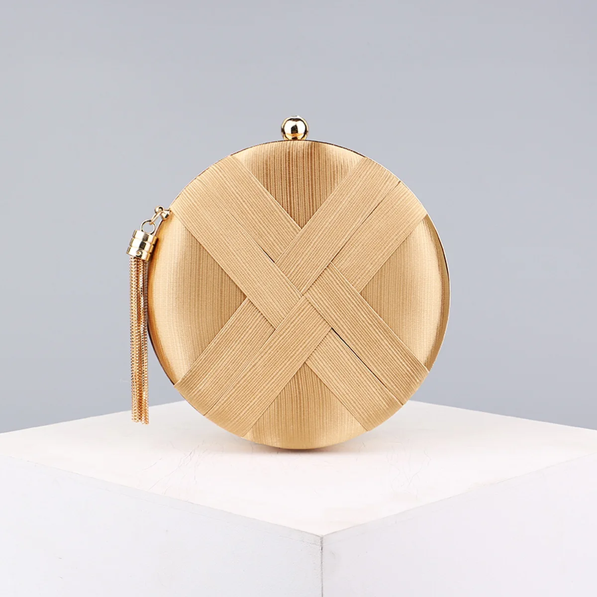 حقائب سهرة نسائية مزينة بشرّابات، مصنوعة من الساتا...