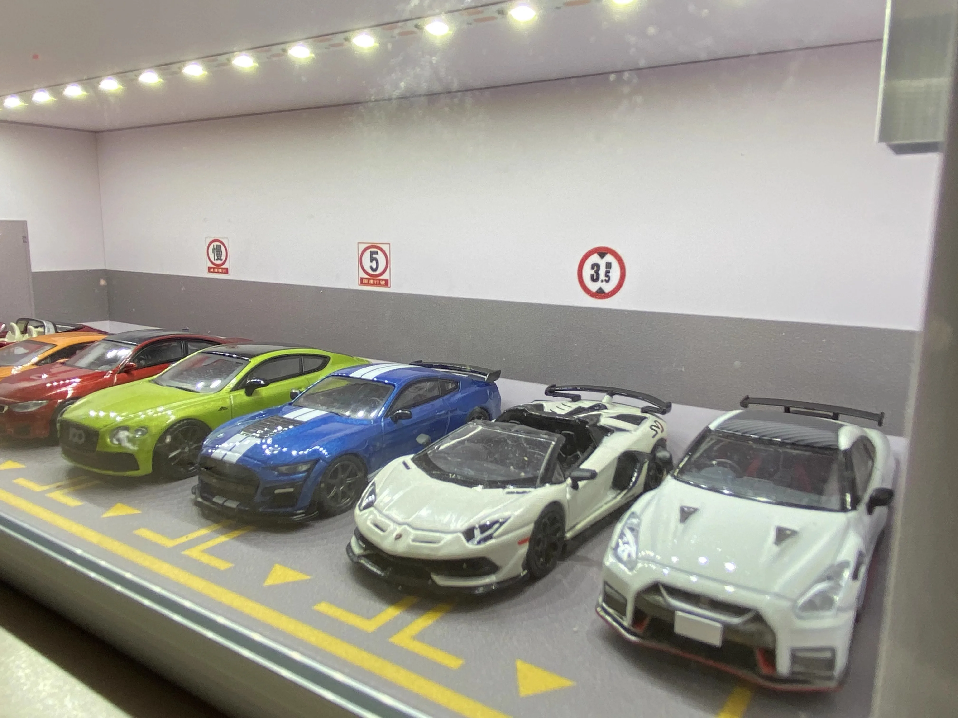 1/43 Parking Scene Model Small Storage Box Alloy Car Mold Collection Photo Display Case 3