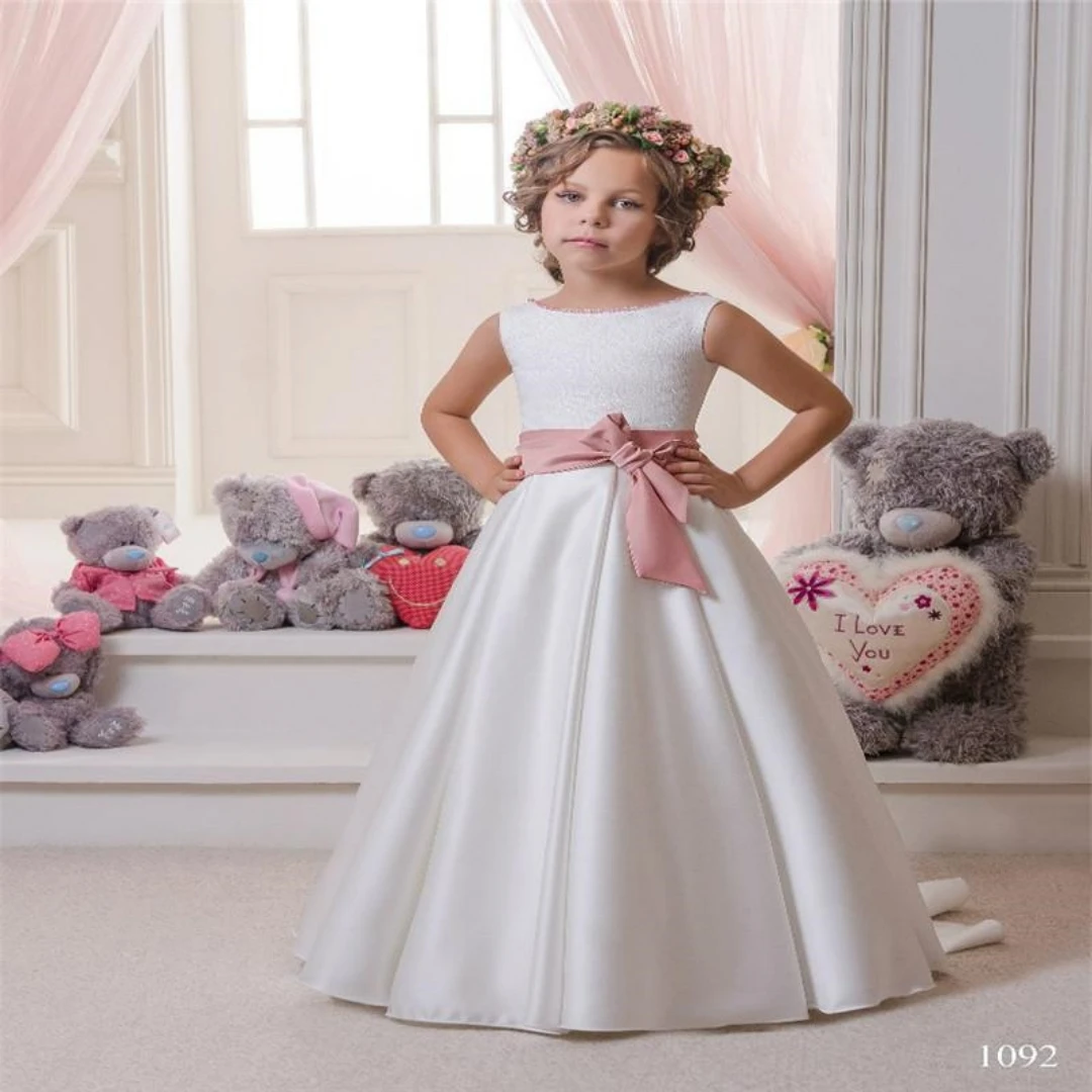 

New Flower Girls Dresses Beading Sash Cap Sleeves Chapel Train with Bow Lace Back Girls Holy First Communion Princess Dresses