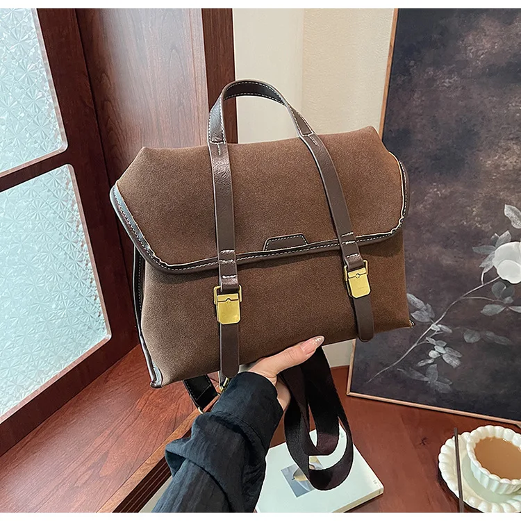 حقائب ظهر كلاسيكية للنساء