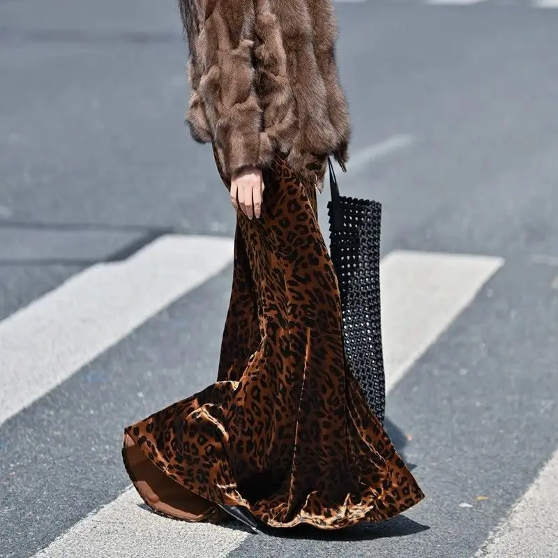 2025 autumn design sense leopard print golden velvet thin super pendulum skirt mopping floor lengthening fishtail skirt 3