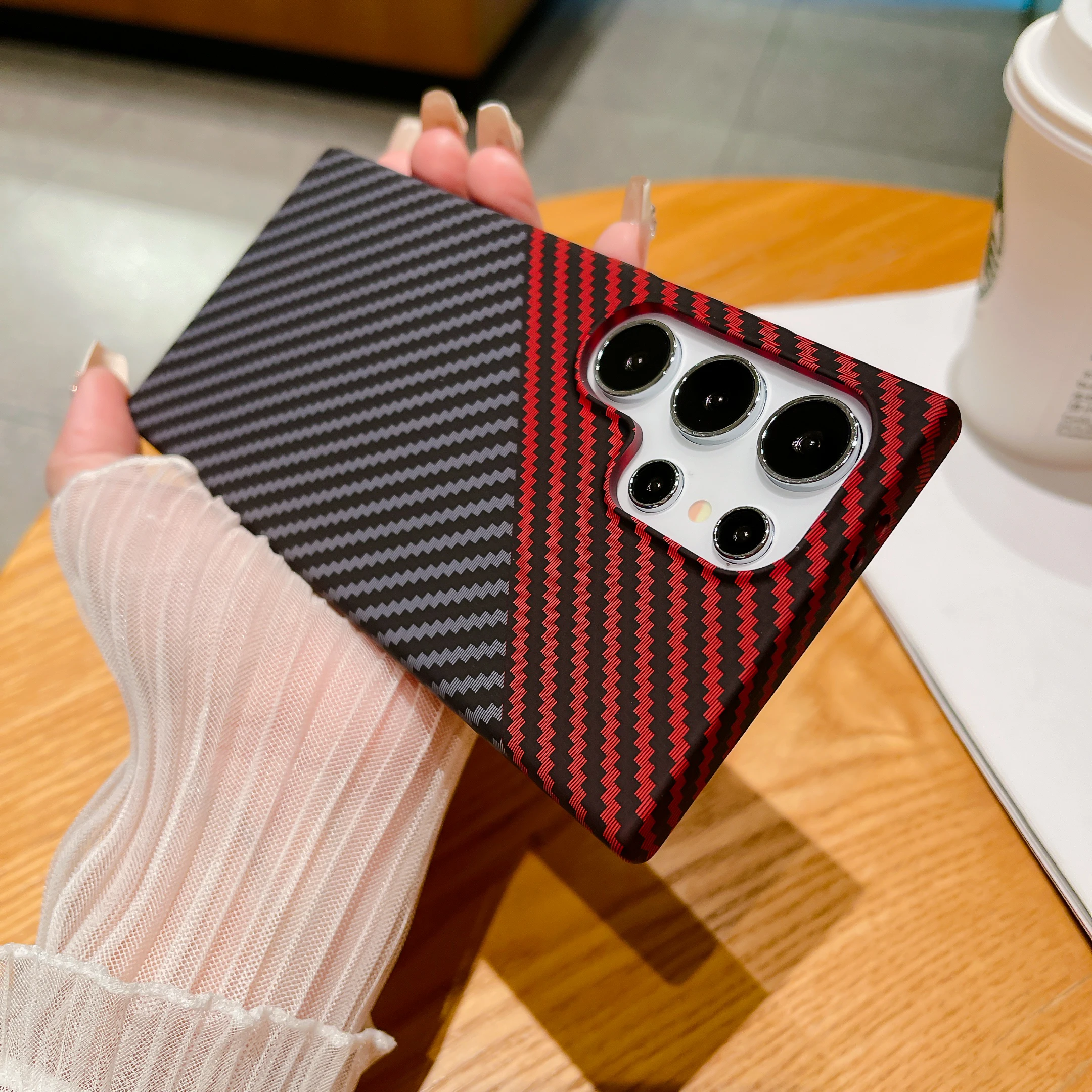 حافظة فاخرة رفيعة للغاية من ألياف الكربون لهاتف سا...